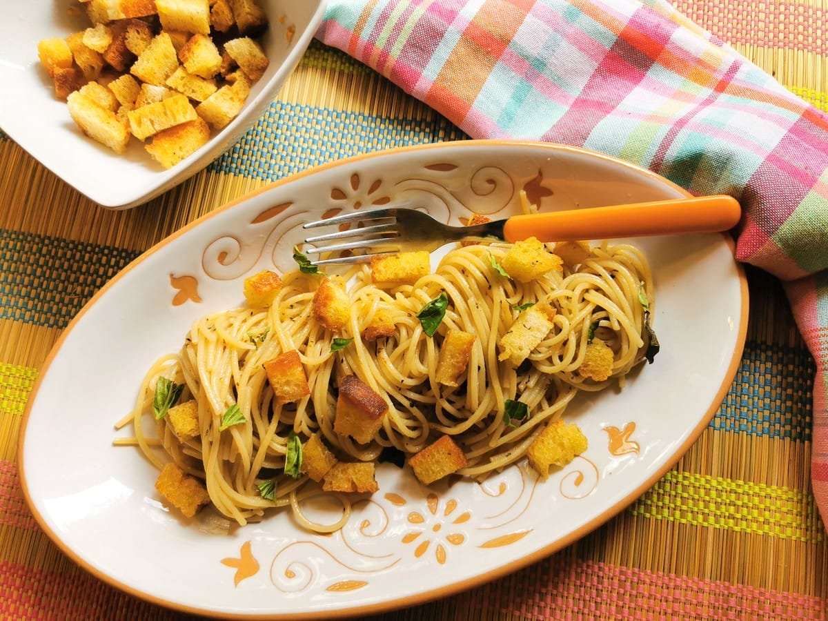 Anchovy pasta with croutons.