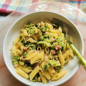 Pasta with broccoli.