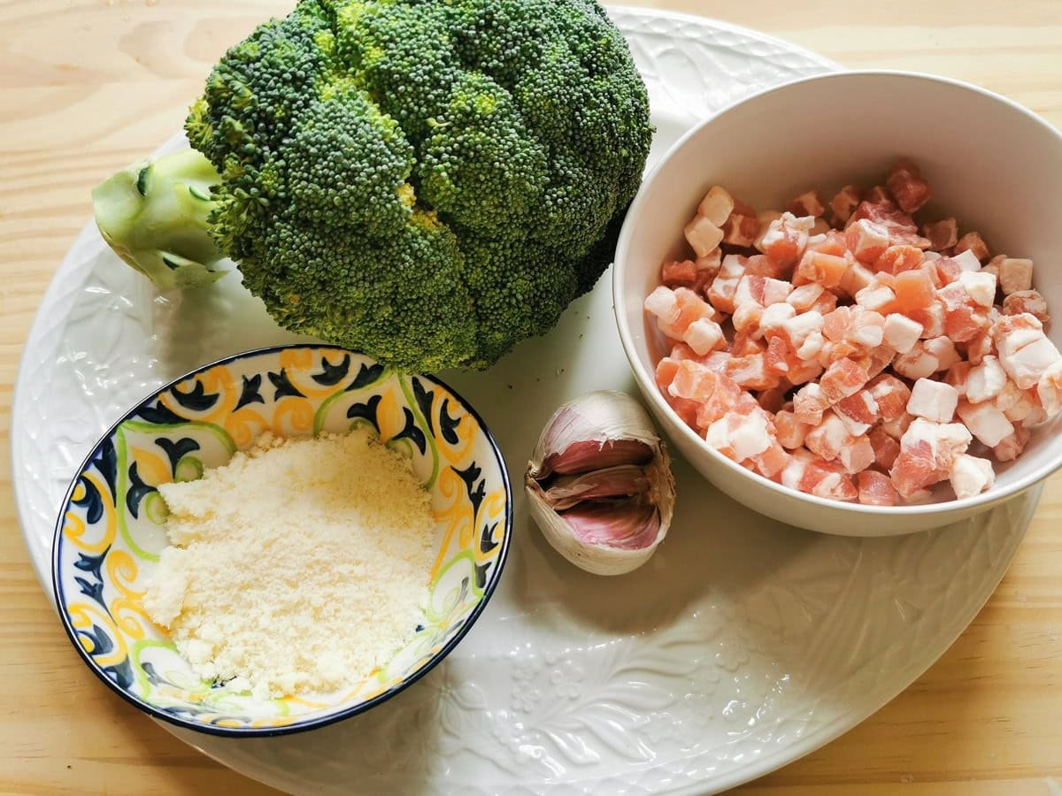 Ingredients for broccoli pasta with pancetta.