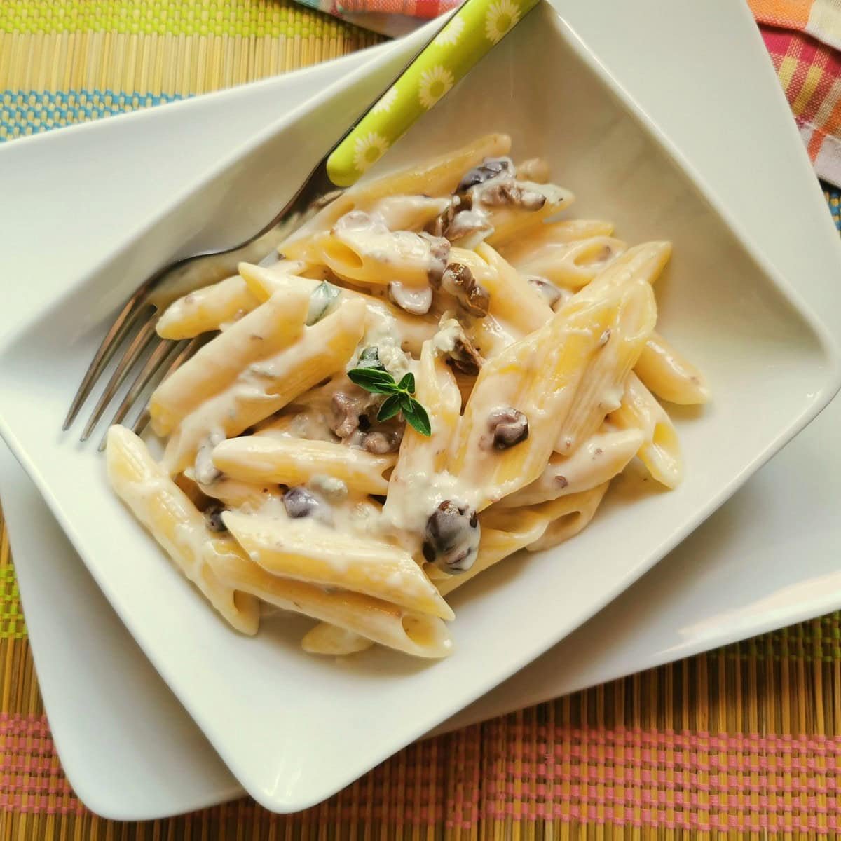 Light gorgonzola pasta with olives alla cenere. - The Pasta project