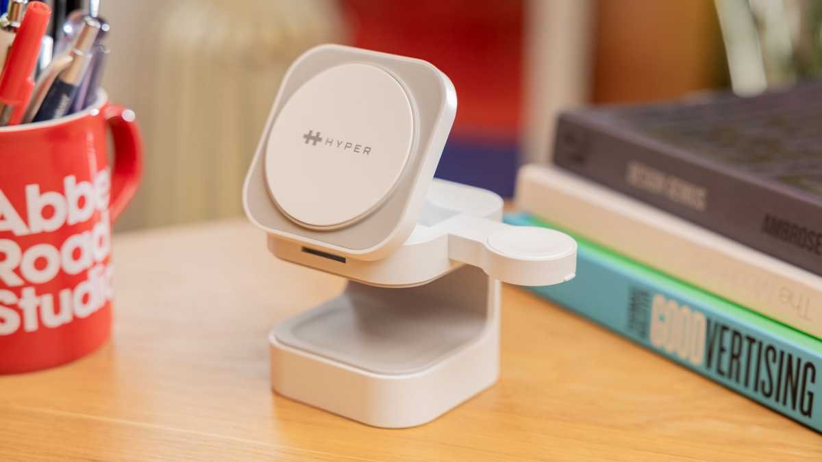 Hyperjuice Qi2 3 in 1 magnetic charging stand