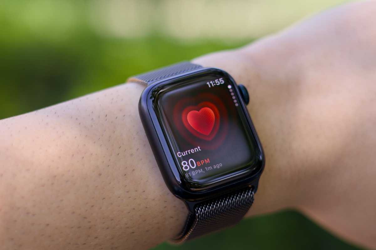 Apple Watch showing heartbeat