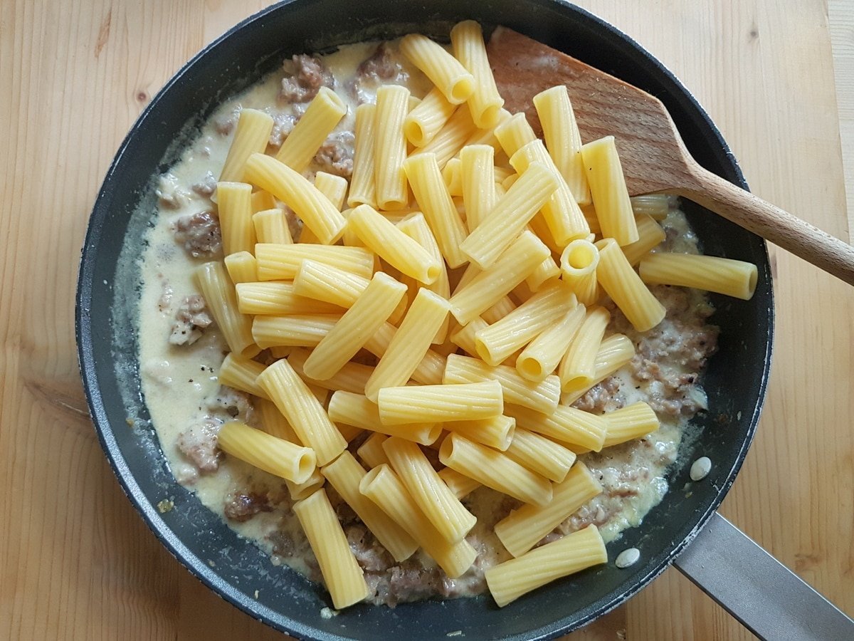 Cooked pasta added to Norcina sauce.