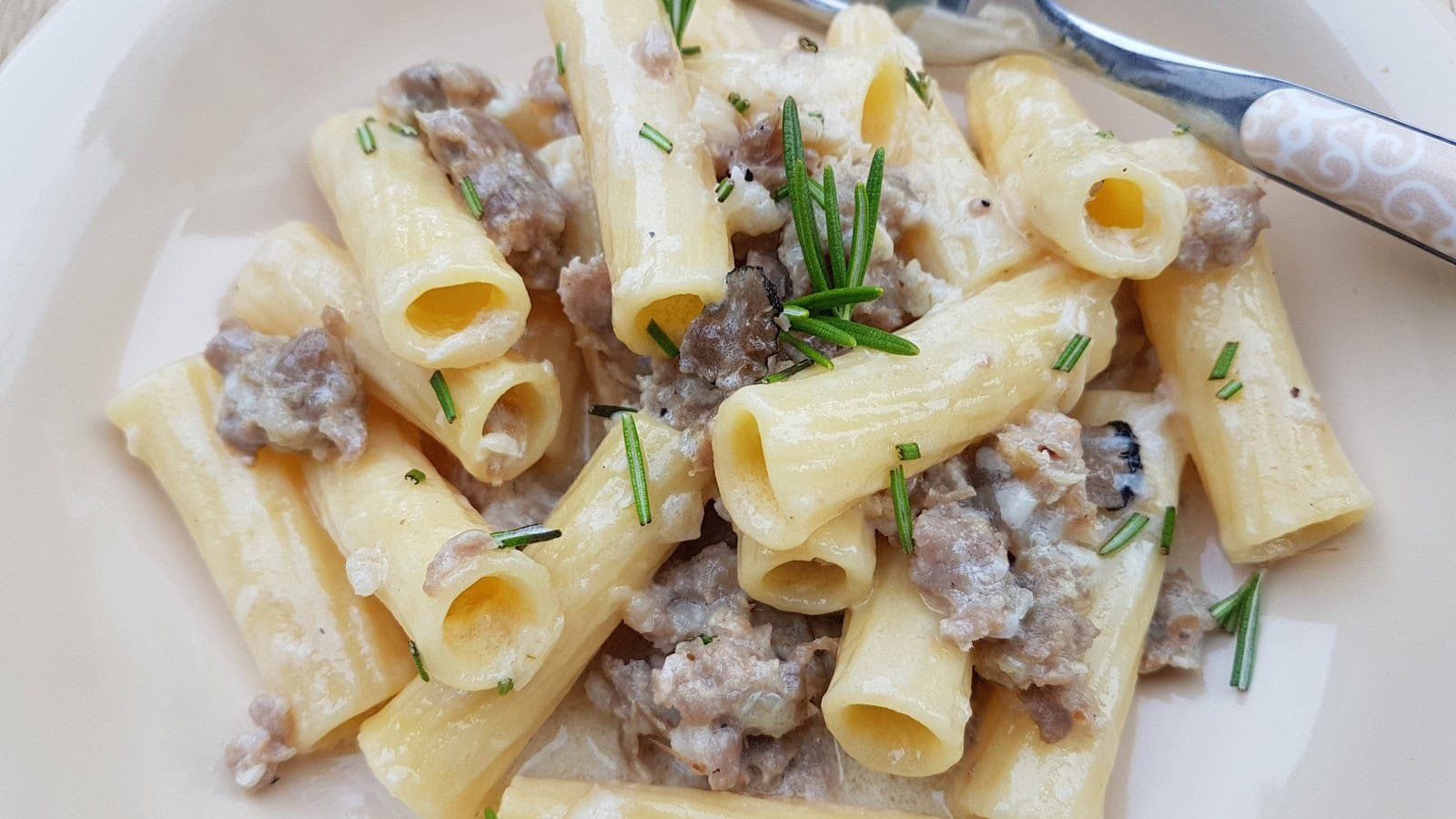 Creamy sausage paste alla norcina.