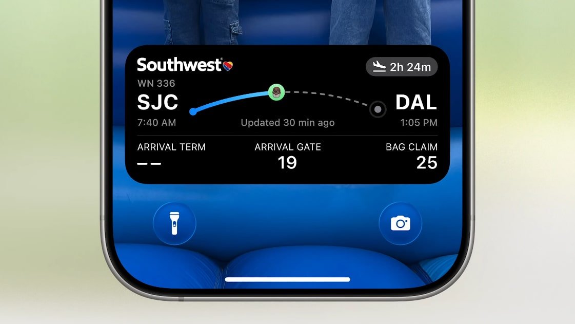 Flight Tracking Live activity on an iPhone