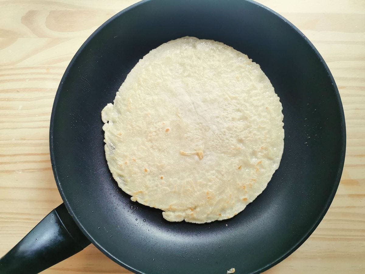 Step 3. Ready fried testaroli -pancake in frying pan