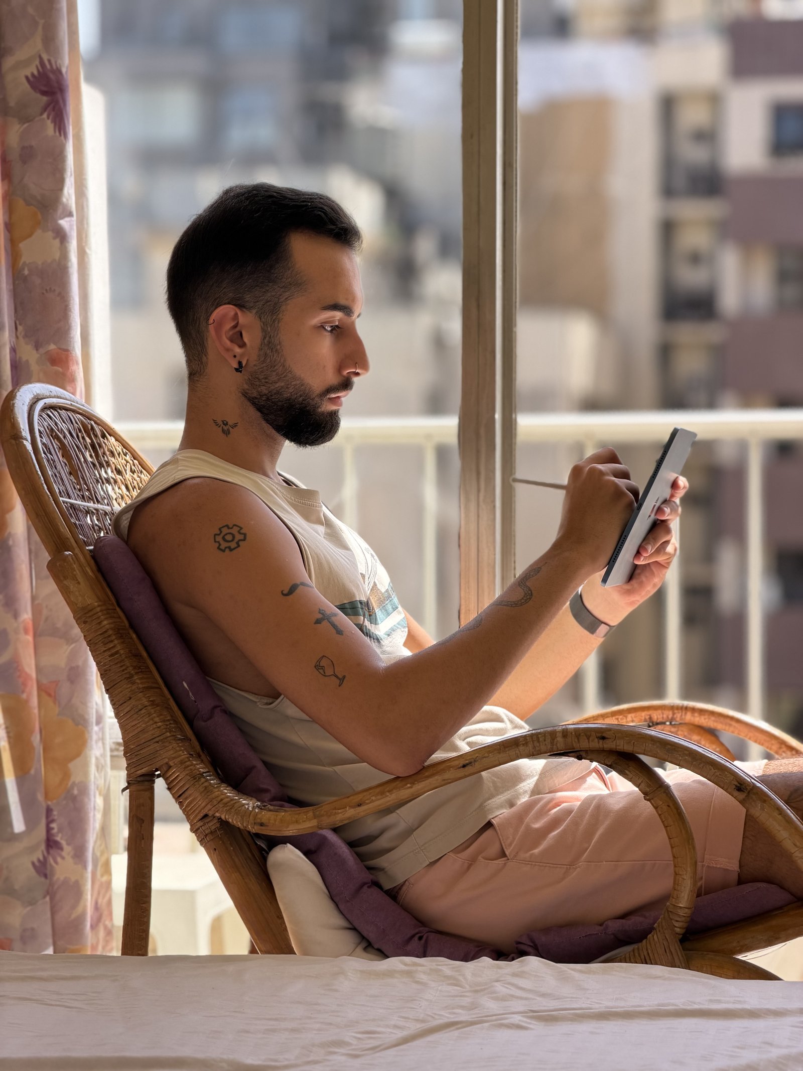 Image of a person who writes with an Apple -Plyant taken with iPhone 17 Pro Max on 4x Tele